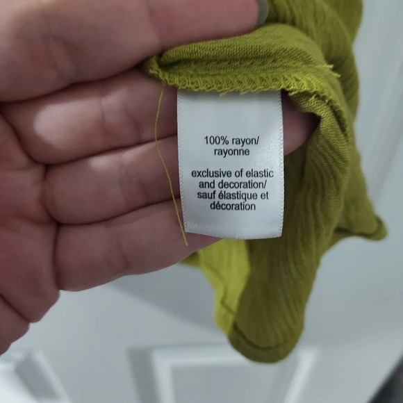 NWOT Maurices Plus Size Green Smocked Peplum Top in Size 1X - Picture 9 of 9